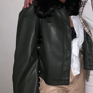 Läderjacka asos  - Fin jacka från asos i storlek XS  Nypris ca 599 kr  Köparen står för frakt 