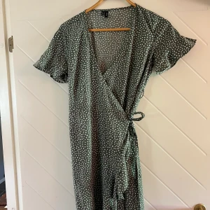Vero Moda klänning  - Fin nästan ny klänning från vero Moda 