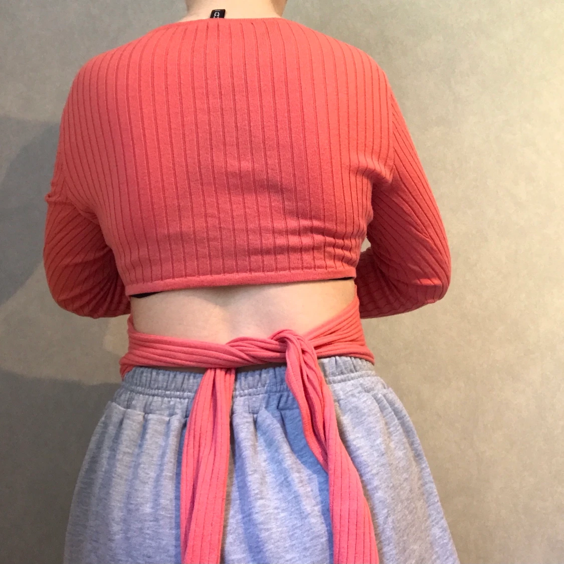 Rosa tröja m. öppen rygg  - 91