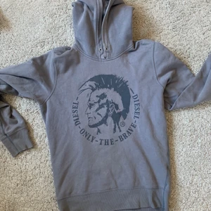 Diesel Hoodie  - Hoodien är köpt begagnad men i bra skick. Storlek M 