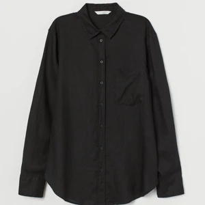 NY Linne skjorta  - Ny linne skjorta ifrån H&M  Slutsåld , skjortan är ny med prislappen kvar.    Kan skickas , köparen står för frakten.   Skicka ett meddelande ifall de är nått du undrar! 