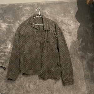 Jacka - Jacka med coolt mönster köpt i England Passar som en stor M
