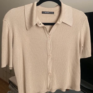 Topp fr. ASOS - Topp med lite Matilda Djerf-känsla skulle jag säga.  Från märket Threadbare köpt på ASOS. 