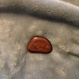 oxöga - oxöga är en röd version av tigeröga. den stärker självförtroendet och självkänslan.