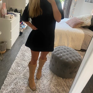 Boots - Intressekoll på mina super fina boots från Timberland, är osäker på om jag vill sälja så säljer därför endast vid ett bra bud. Jag skulle säga att de är i storlek 37/38 då jag är en 36a o de är lite stora på mig💕 vid bra bud säljer jag direkt❤️