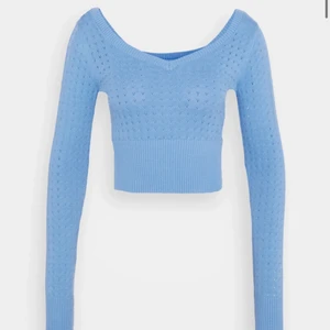 svinsnygg tröja - En superfin somrig tröja som aldrig kommer till användning. Köptför 379kr på zalando men är ifrån märket Glamorous. Endast använd en gång💕💕
