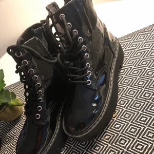 Svarta boots - Helt nya boots från H&M Priset går att diskutera :) 
