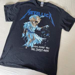 Metallica t-shirt med tryck både back och fram
