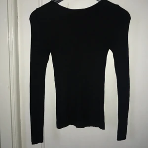 Tight tjocktröja stl XS - Sparsamt använd! Den är väldigt tight och tjock i tyget! Den har även snörning på ryggen.
