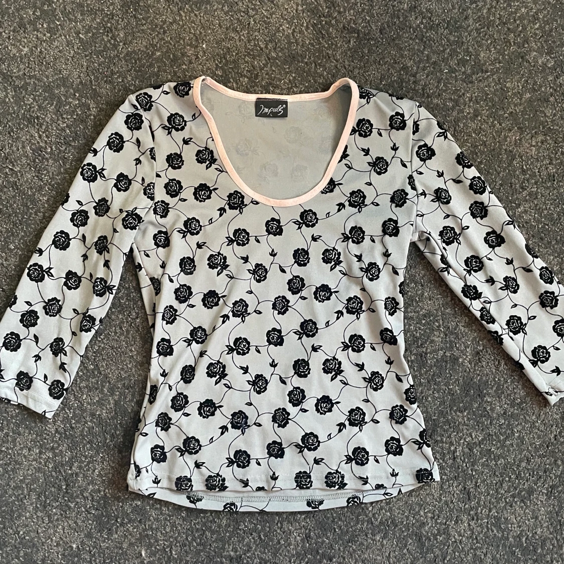 Söt tröja med rosor 