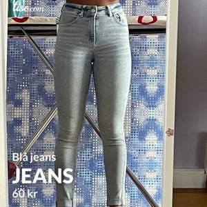 Jeans från bik bok i bra skick i storlek XS som används fåtal gånger. Lite långa för mig så behöver vika upp men fortfarande snyggt😍