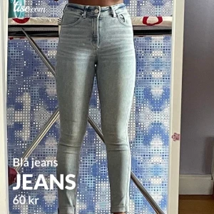 Jeans  - Jeans från bik bok i bra skick i storlek XS som används fåtal gånger. Lite långa för mig så behöver vika upp men fortfarande snyggt😍