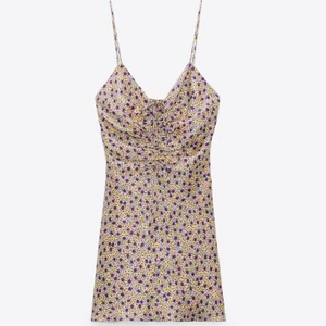 Klänning zara - Superfin oanvänd klänning från zara! 💗 Finns ej kvar på hemsidan 