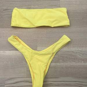 Säljer dessa 3 bikinis från shein då de tyvärr inte passade. Har endast provat och de är tvättade efter det. 50kr för en bikini eller 100kr för alla! Alla är i storlek S. Köparen står för frakten.