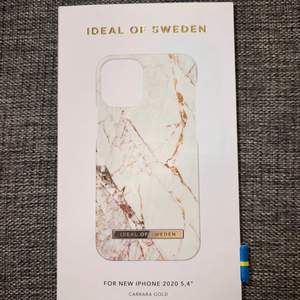 Säljer ett helt nytt mobilskal, aldrig använd, från ideal of sweden till en iPhone 12 mini   Anledning till att jag säljer skalet är pga att jag beställde fel modell och kan inte returnera då det gått mer än 14 dagar sen