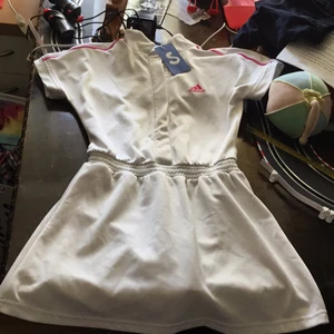 Super fin adidas byxa klänning som är I mycket bra söt for en och pasar till xs- s - Köpare står på frakt 