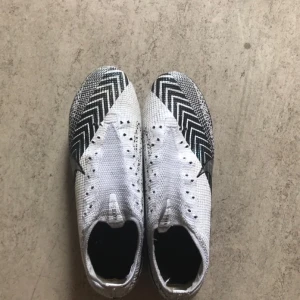 Nike mecurial vapor - Skorna har använts i ca 2månader bra skick  Snören ingår!