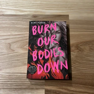 Bok - Säljer min Burn Our Bodies Down bok som aldrig varit läst och som är skriven på engelska 