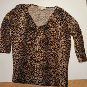 Michael kors - använda men gott skick det var min sister kläder hon reste USA 