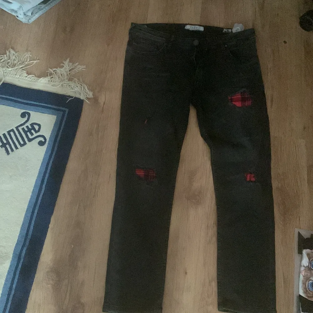 FSBN  plagg som jag har köpt några år sen  och är ny skick storlek L . Jeans & Byxor.