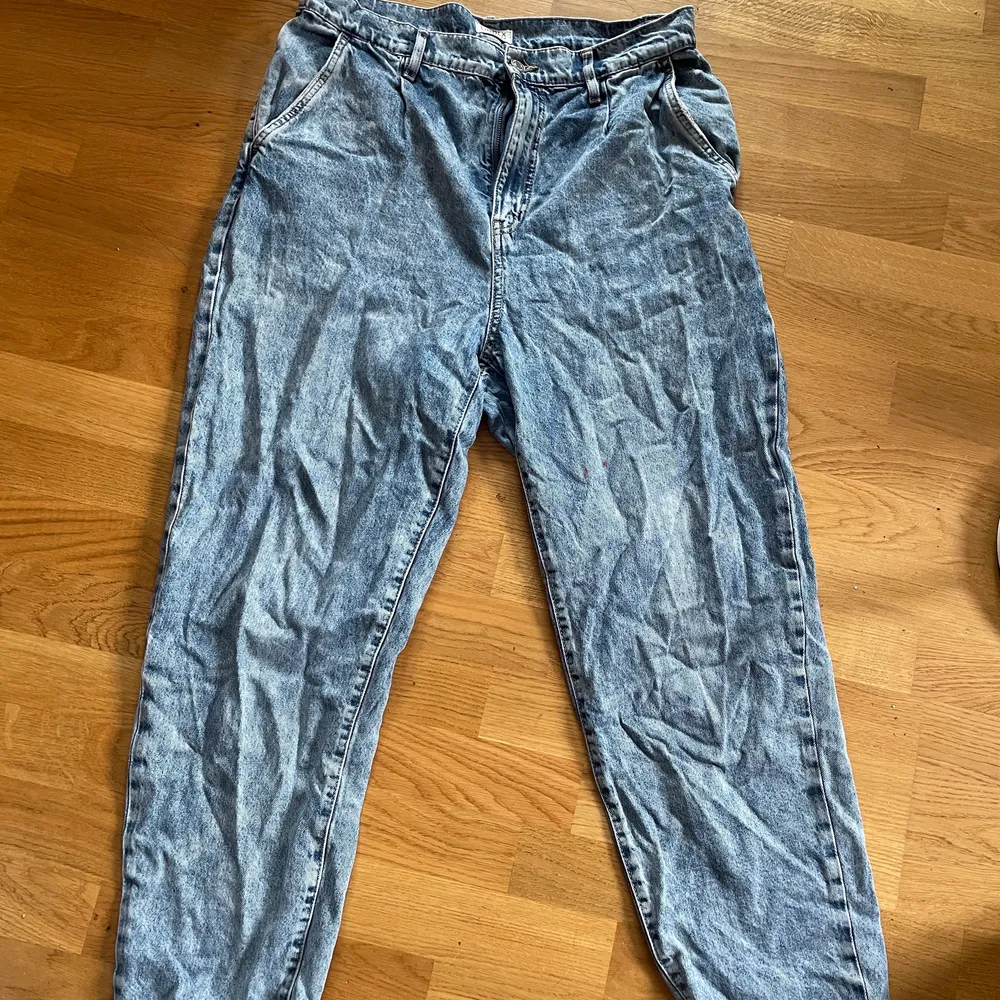ascoola oversized jeans, köpta på en vintage butik i umeå . Jeans & Byxor.