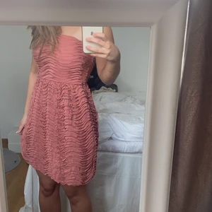 Klänning - Klänning, endast intressekoll💕