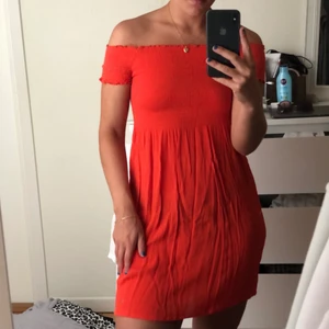 Röd klänning - Röd klänning