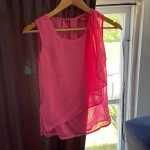 Blus  - Rosa blus i spets 