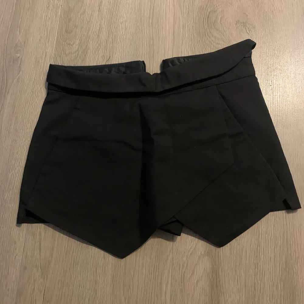 Shorts/kjol från Zara. Kjolar.