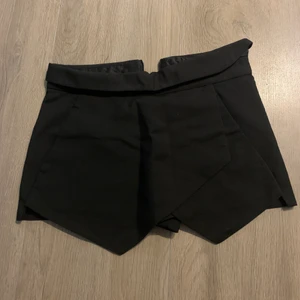 Kjol shorts zara - Shorts/kjol från Zara