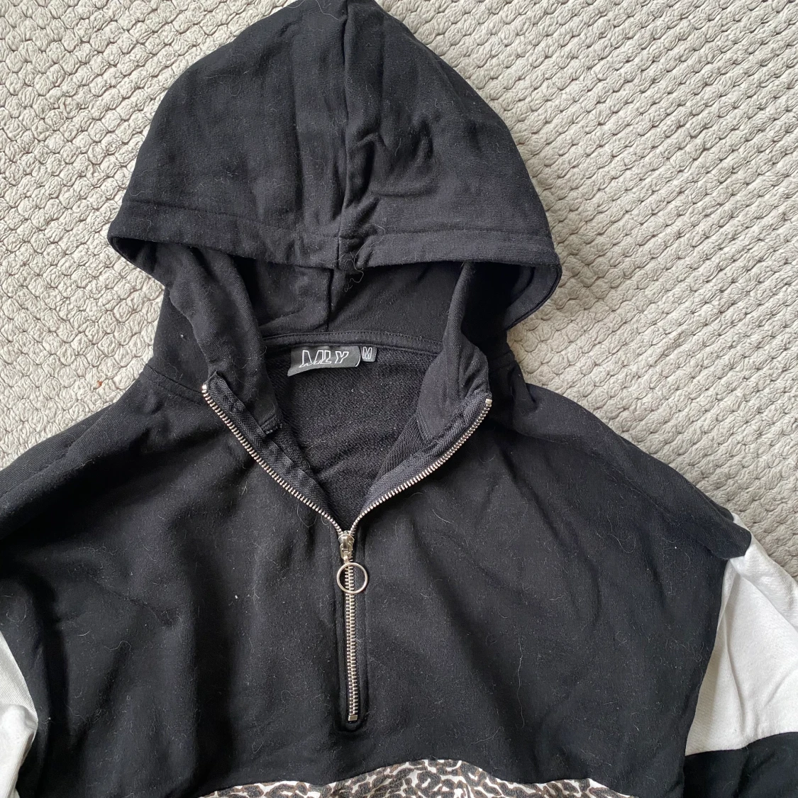 Croppad hoodie leopard - 91