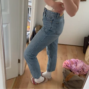 Monkijeans - Jeans från monki i modellen Taiki. W26/27. Jag är 167cm