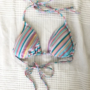 Bikiniöverdel  - Mycket gullig bikiniöverdel i storlek 36⭐️ fraktar för 33kr eller möts upp i Fridhemsplan