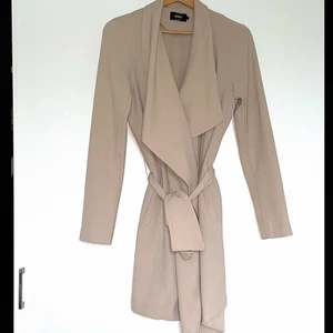 Beige Kappa - Kappa i lätt material 🌞 passar till kallare dagar under sommaren 🌞 