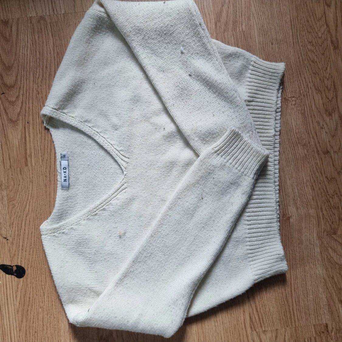 Vit stickad croppad tröja