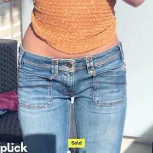 diesel lågmidjade jeans  - Köpte de här jeansen på plick men tyvärr är de förstora på mig :( Dock passar de perfekt i längden för mig som är 163cm. Bilderna är lånade från förra säljaren och jag kan skicka fler bilder vid behov. Modellen är keate. Midjemått: 74cm