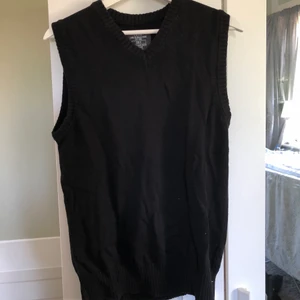 Stickad väst  - Svart stickad väst