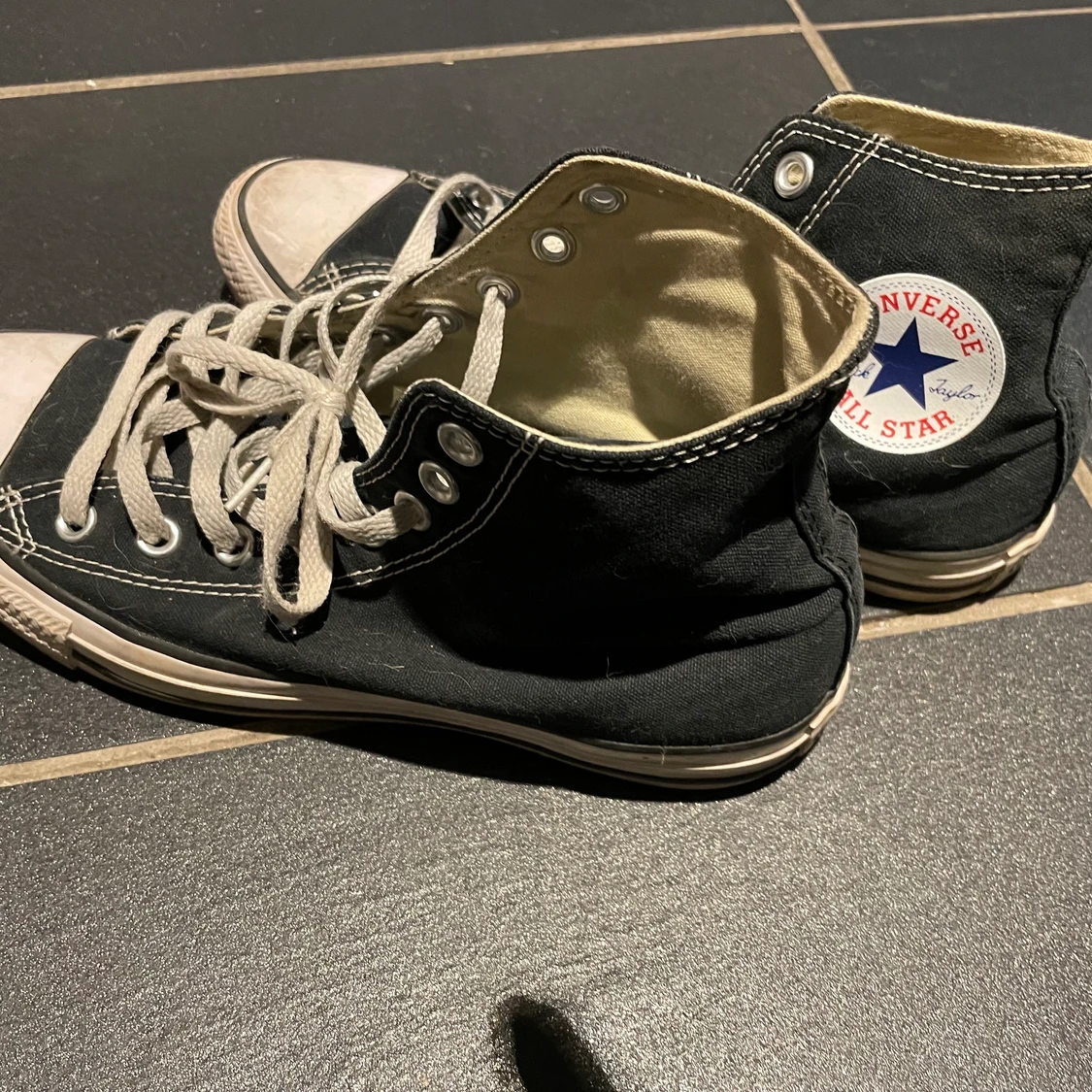 Svarta höga Converse Stl 40