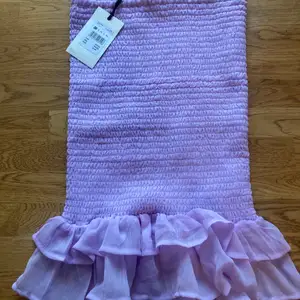 Super söt ljus lila kjol från Bikbok som är helt oanvänd. Storleken är i xs.
