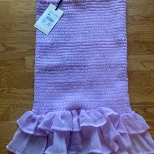 Ljus lila kjol - Super söt ljus lila kjol från Bikbok som är helt oanvänd. Storleken är i xs.