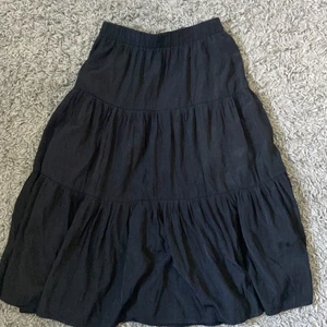 Kjol - Jättefin långkjol som ger mig lite fairy vibes. Säljer pga den inte riktigt kommer till användning. ❤️