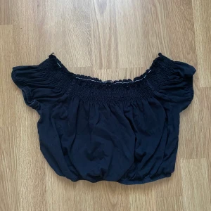 svart tröja cropped  - xs / s