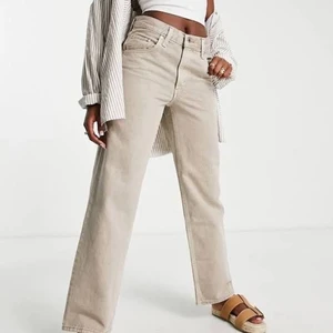 Lev’is 501 jeans - Beigea/ljusbruna Levi’ 501or i storlek 27/36.  Säljer då de tyvärr är för små för mig. Skulle säga att de är ganska små i storleken.