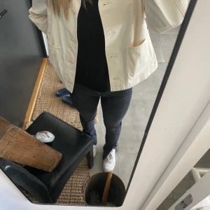 Jacka - Säljer denna söta jacka då den inte kommer till användning. Endast använd när bilderna togs💕