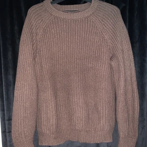  brun tröja - Stickad brun tröja