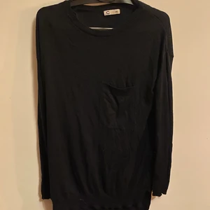 Tröja  - Använd 2 gånger  Bra tyg  Fin tröja  