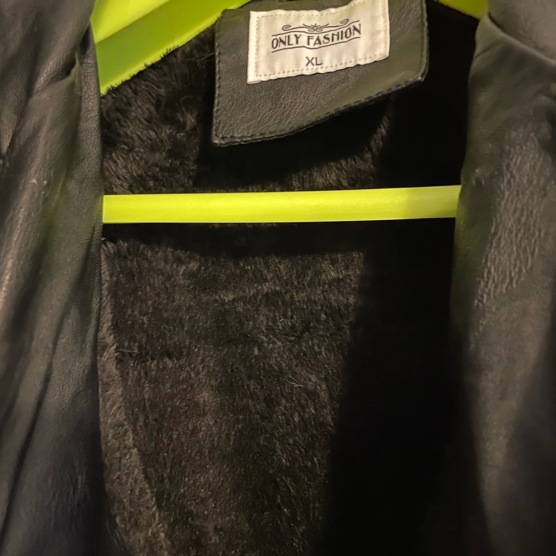 Svart skinnjacka  - 91