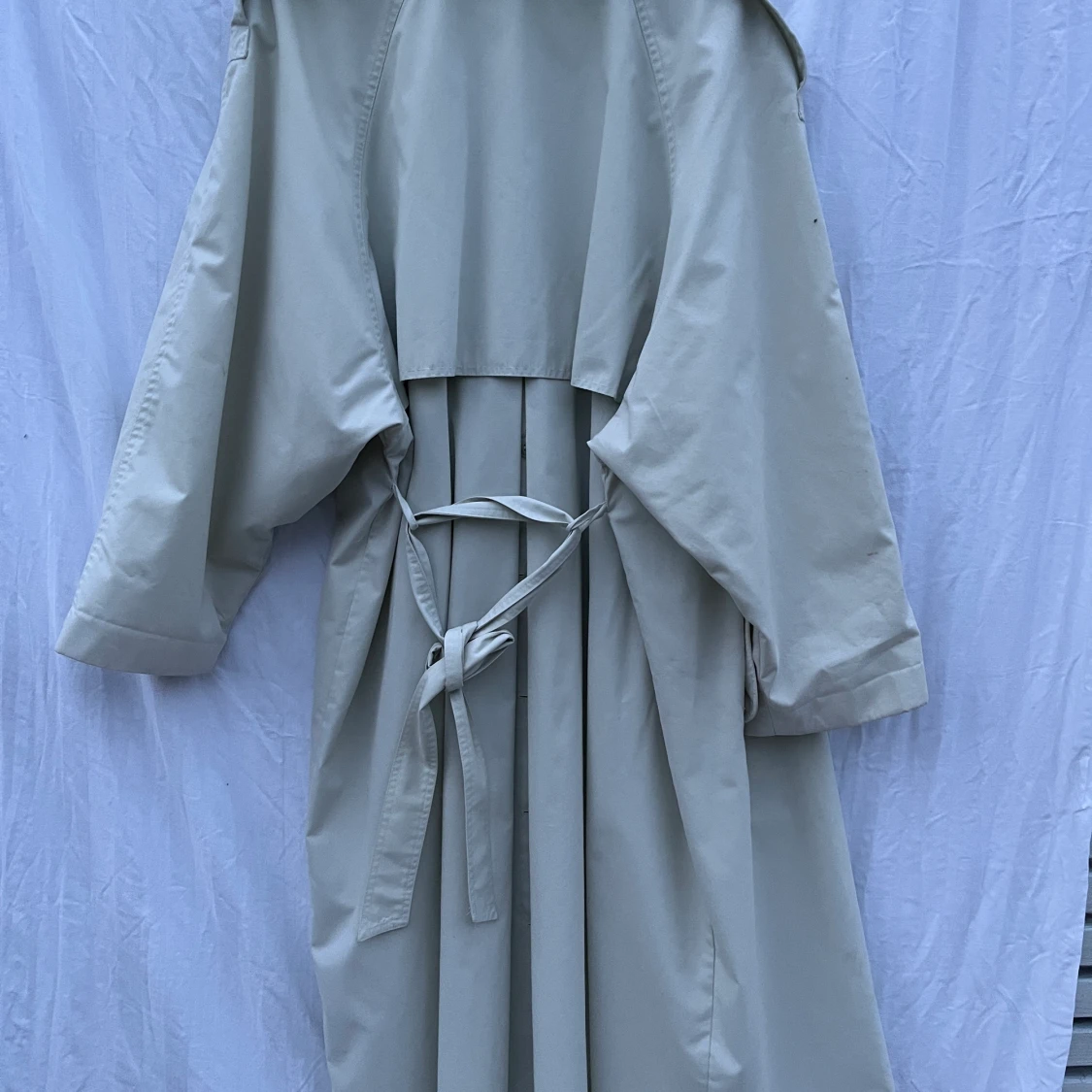 Trenchcoat benvit vintage