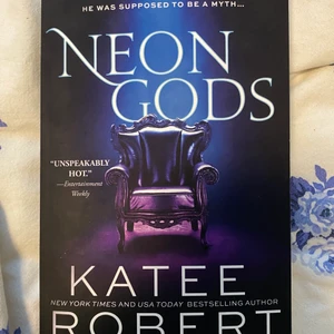 Bok på engelska  - Enbart läst en gång, Vid övriga frågor är det bara att fråga 🤍 ( köpt på plick annoterad )