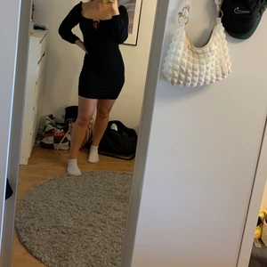 Klänning  - Svart klänning från nelly väldigt stretchig så passar de flesta 